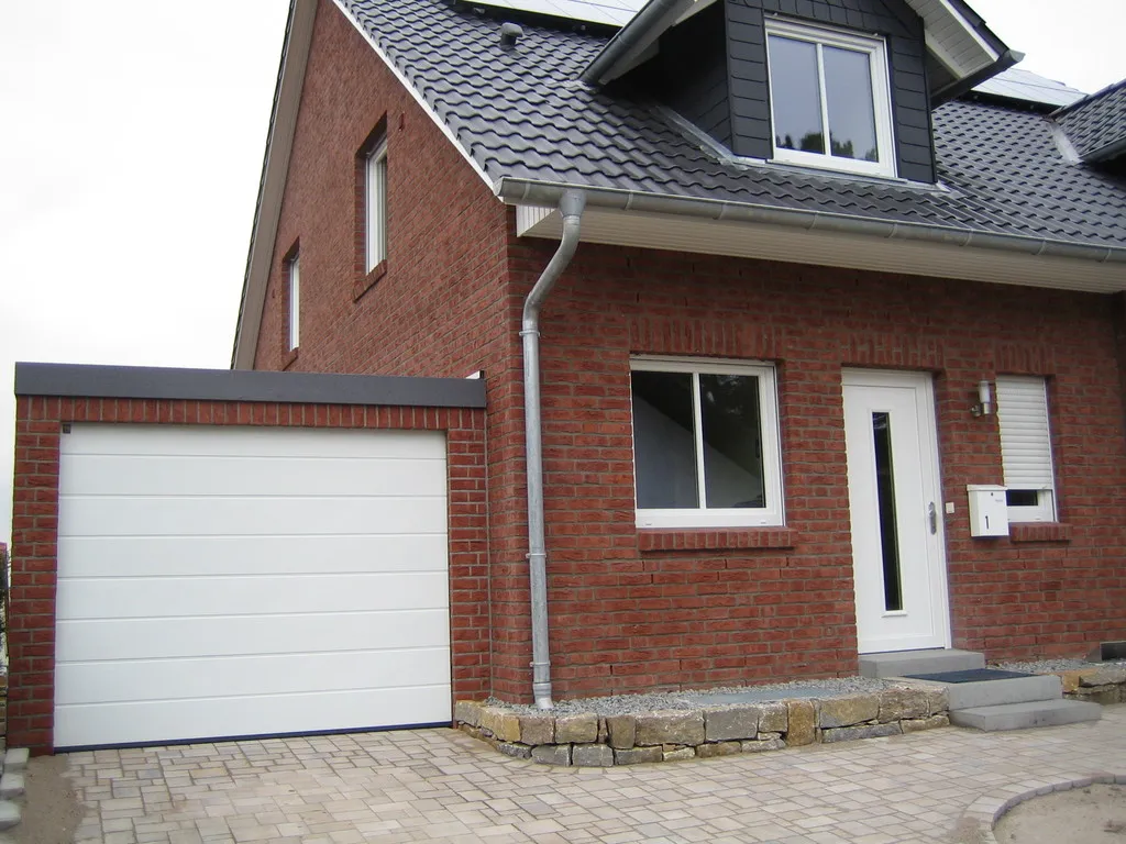 EINZELGARAGE 3 X 6m Mit Sektionaltor Und Verklinkert