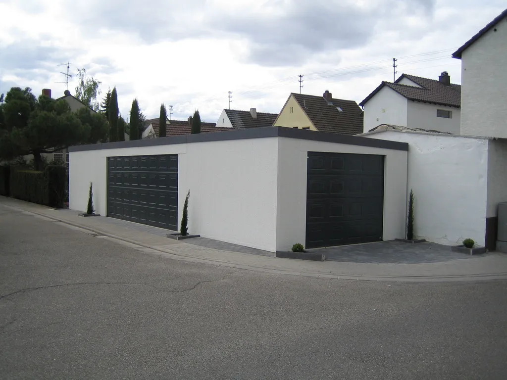 SONDERBAU 35 X 13m Mit 2 Sektionaltoren