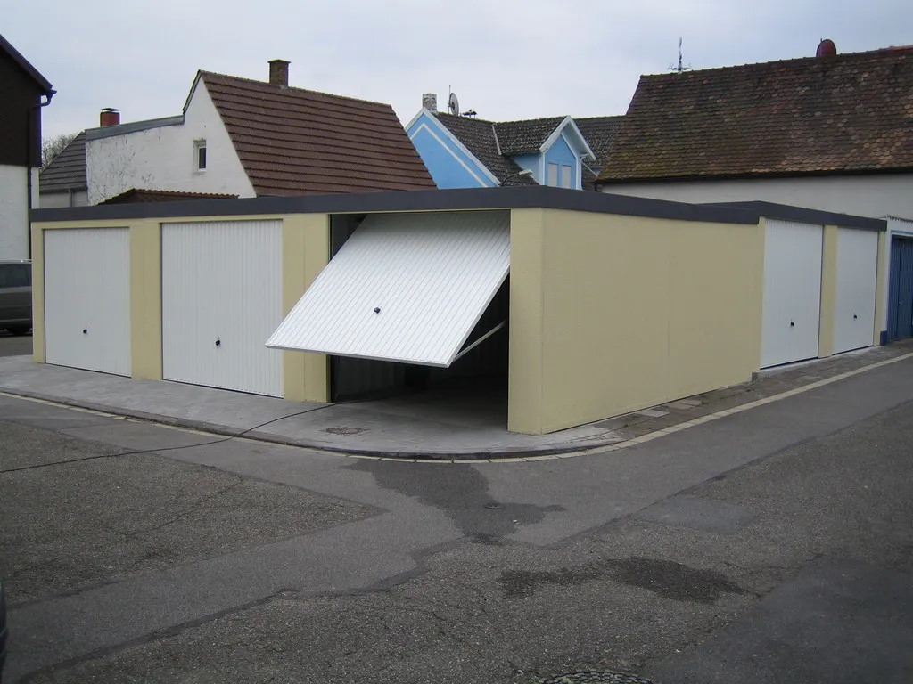 SONDERBAU GARAGENBOX Mit 6 Garagen  Im Wuerfel